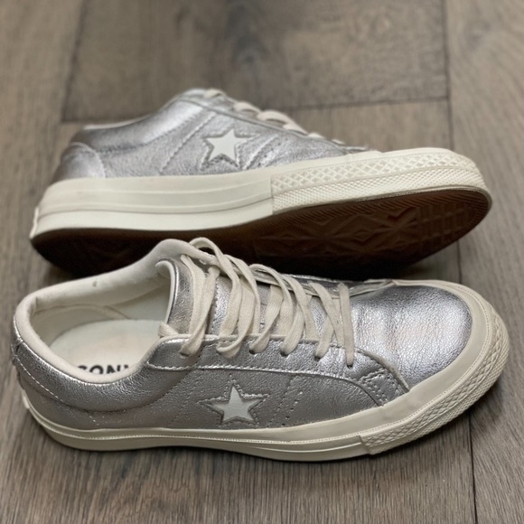 Converse One Star Leather Low-Top Sneakers - Picture 2 of 16